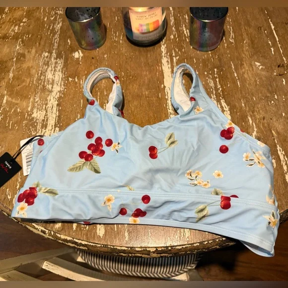 COPY - NWT Torrid Marylin Monroe Bikini Top - Picture 5 of 7